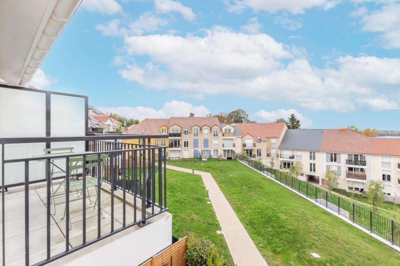 Le Panorama By Plaza Apartment Chalifert Exterior photo
